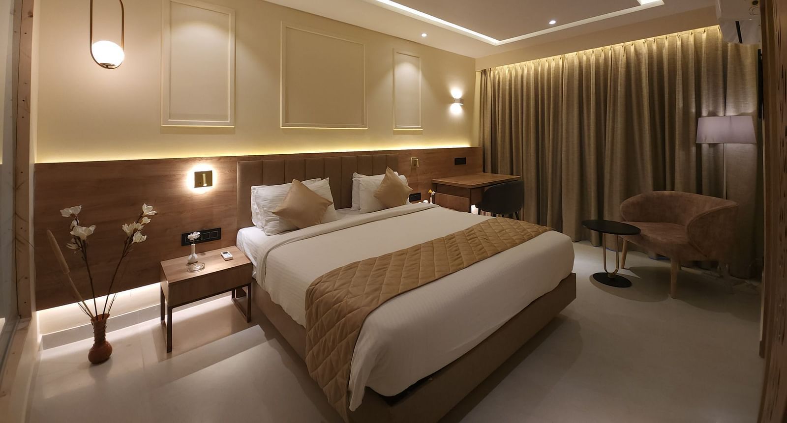 Arabica room with a double bed and seating arrangement
