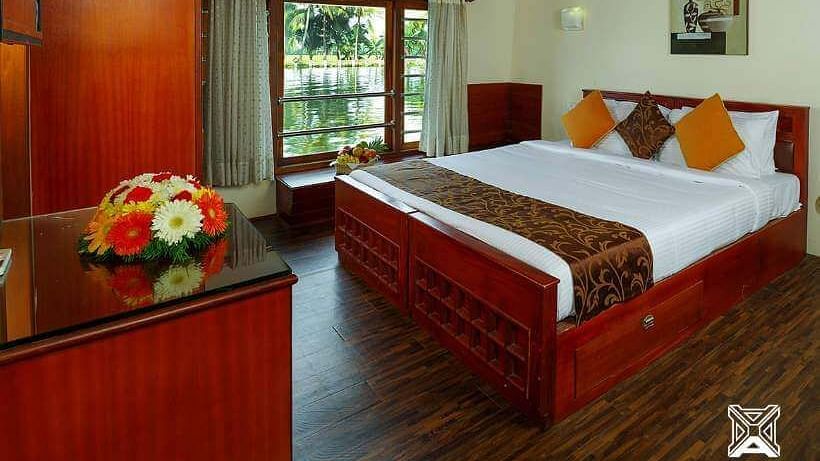  Houseboats in Alleppey, luxury houseboats in Alleppey, premium houseboats in Alleppey, backwater cruise in Kerala, luxury houseboats in Alleppey, houseboat cruise in Alleppey, best houseboats in Kerala