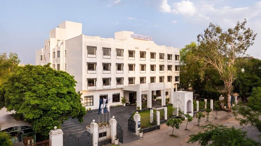 Daytime view of Golden Tulip, Udaipur building with driveway.