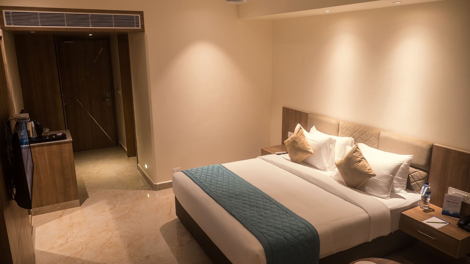 view of a king size bed of a Premium Room 