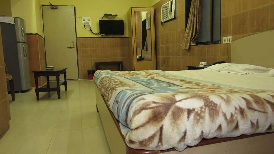 Deluxe AC Rooms Rajdoot Residency Mumbai 6