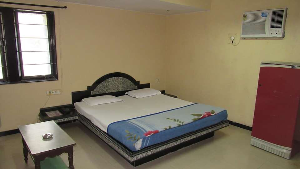 Standard AC Rooms Rajdoot Hotel Mumbai 3