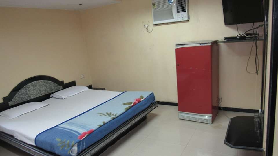 Standard AC Rooms Rajdoot Hotel Mumbai 5