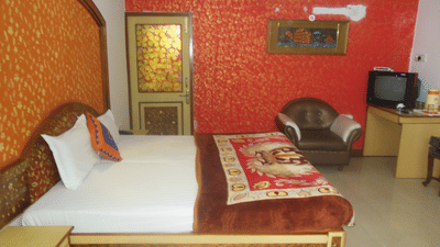 Hotel Taj Plaza Agra Taj Facing Superior Rooms with double bed and furniture along with a television