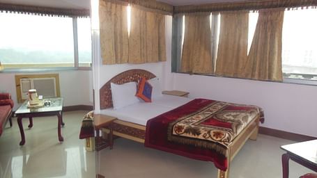 Hotel Taj Plaza Agra Taj Facing Superior Rooms with large windows and furniture
