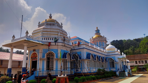facade image of the Mangeshi Temple
