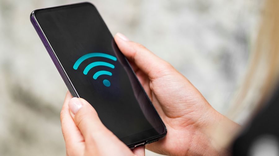 close-up-phone-hands-with-wifi-symbol