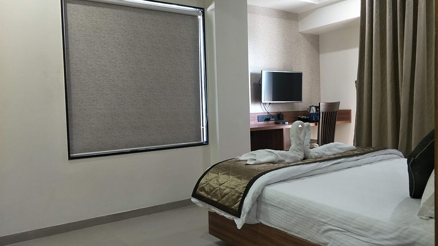 Premier With Breakfast room featuring a bed and TV | Kyriad Hotel, Solapur