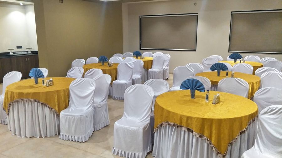 Cluster arrangement of seats in the Banquet Hall | Kyriad Hotel, Solapur