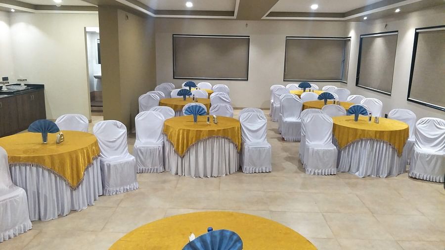 Cluster arrangement of seats in the Banquet Hall | Kyriad Hotel, Solapur