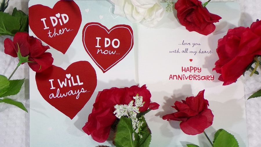 Anniversary card with beautiful lines surrounded by the red and white roses