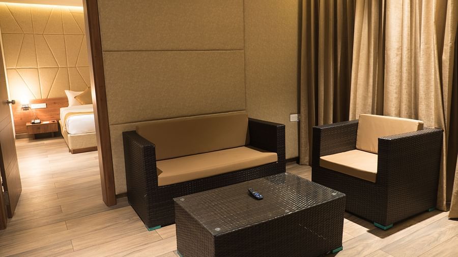 living room of Queen suite room at Cholaa Dynasty, Kumbakonam