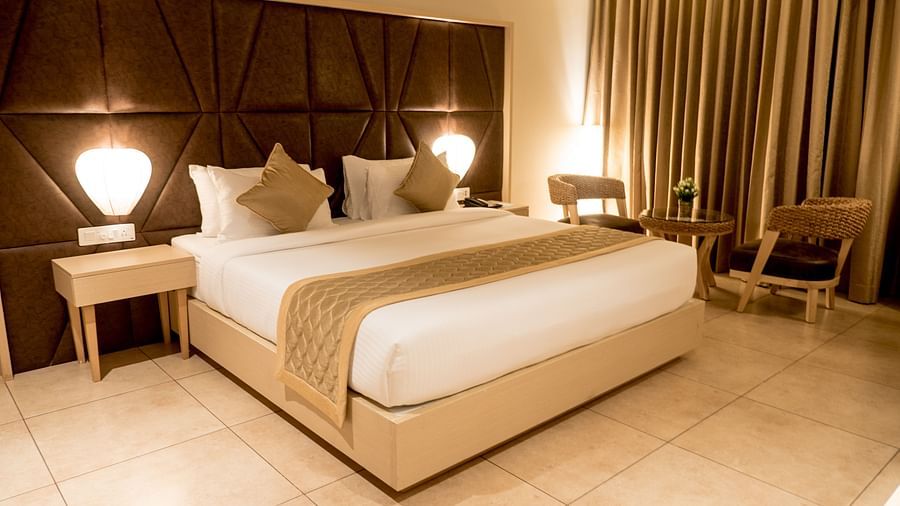 view of king size bed of Premium Room at Cholaa Dynasty, Kumbakonam