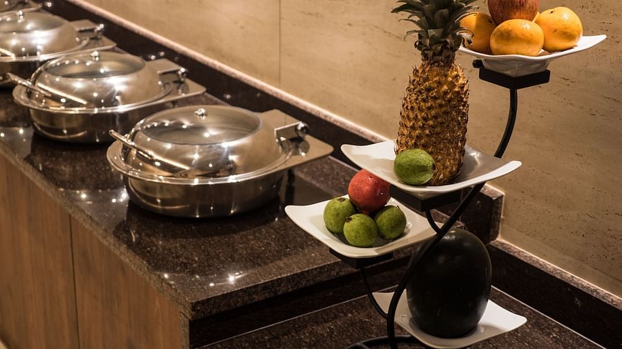 buffet setting at Cholaa Dynasty, Kumbakonam