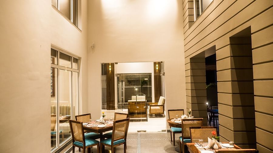 outdoor seating at the restaurant 