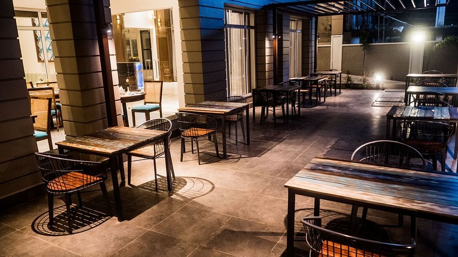 outdoor seating at the restaurant 