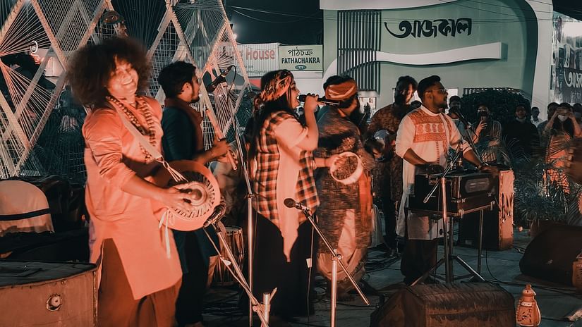 a band performing in a music festival with other people listening in - Polo Floatel Kolkata