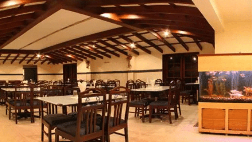 Side view of restaurant Mayura with contemporary interior - Hotel Ram International,  Pondicherry