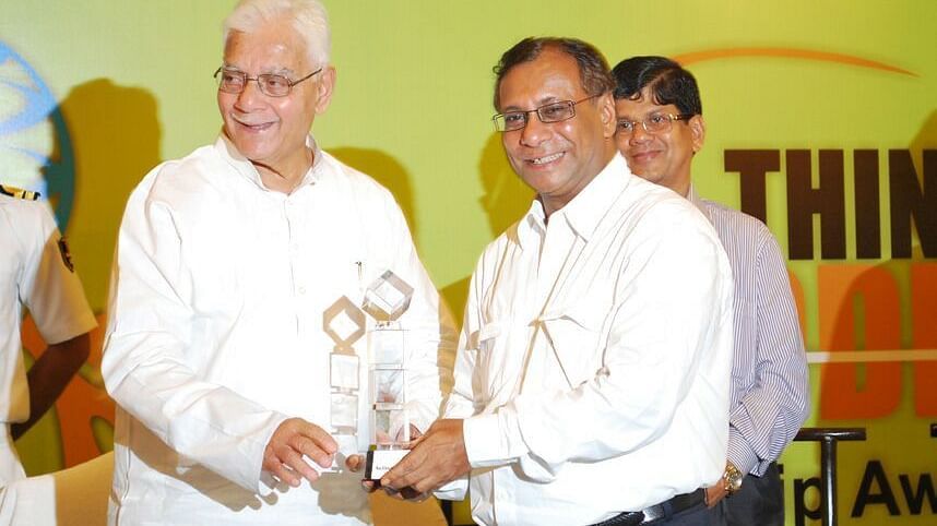 Tefla award being given to the MD of Swosti Resorts