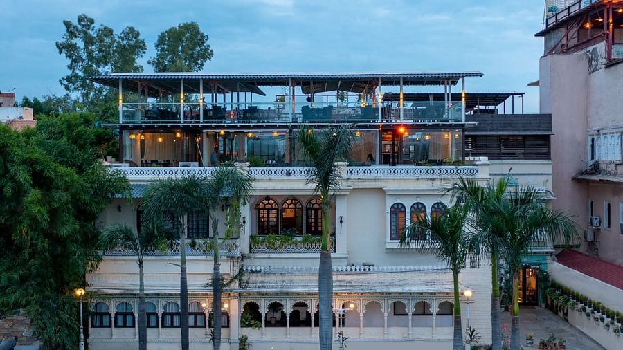 Facade view of the hotel during the evening with clear sky in background | Panna Vilas Udaipur