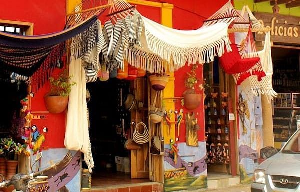 facade of a shop selling handlooms