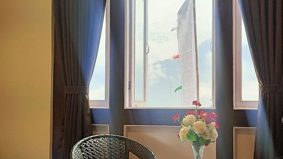 Deluxe Room at Ecotel Sonam Lachung decked with a chair and tea table