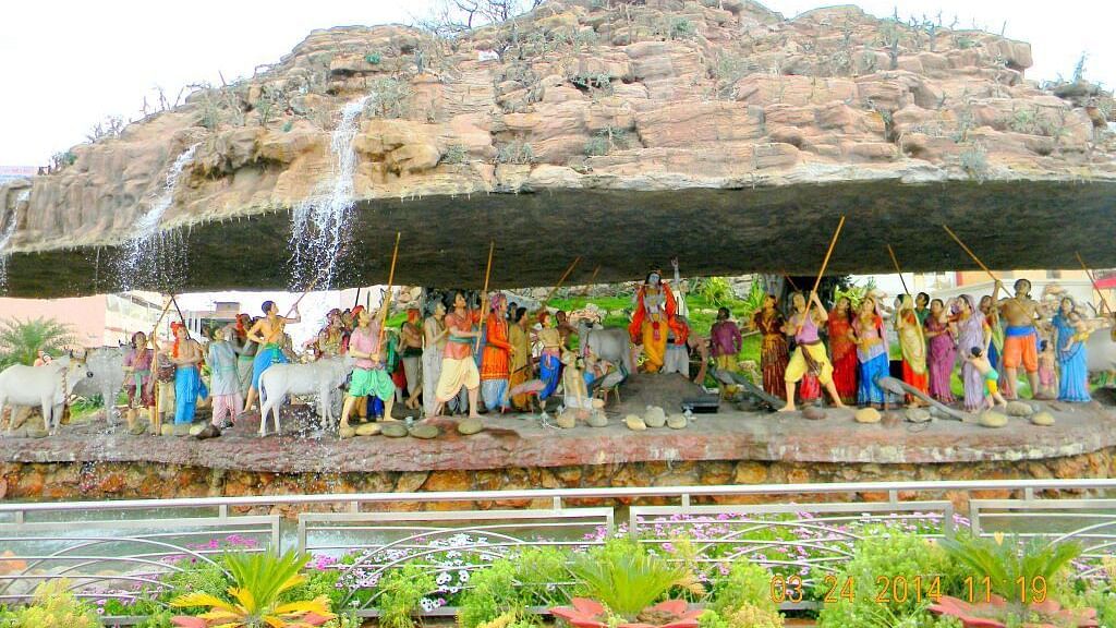 GovardhanMountain_ Nidhivan Sarovar portico vrindavan_ places to visit in Vrindavan