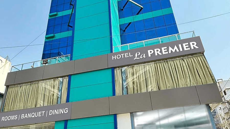 Facade image of Hotel La Premier 
