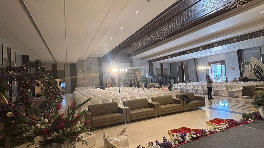 Beautiful outdoor wedding venue with a covered walkway. | VRR Astoria Hotel and Conventional Centre