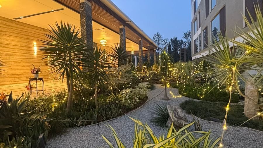 Lush Outdoor Garden Space with Architectural Features and Greenery - VRR Astoria Hotel and Conventional Centre