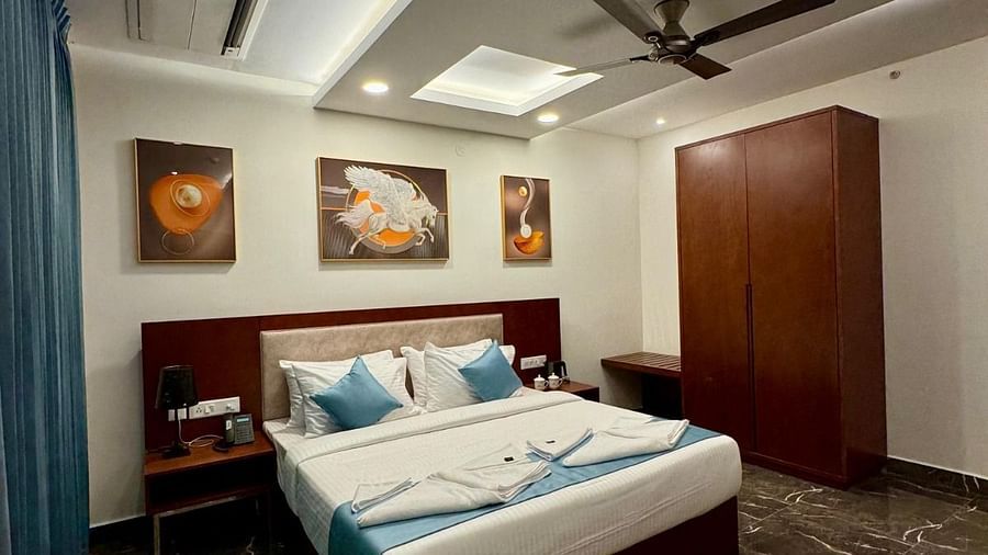 Image of a room with a bed and a wardrobe on the side at Le Royale Palace.