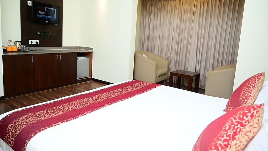 Side view of a double bed and a small cabinet in the Executive Suite at Sterling Keys by TGI