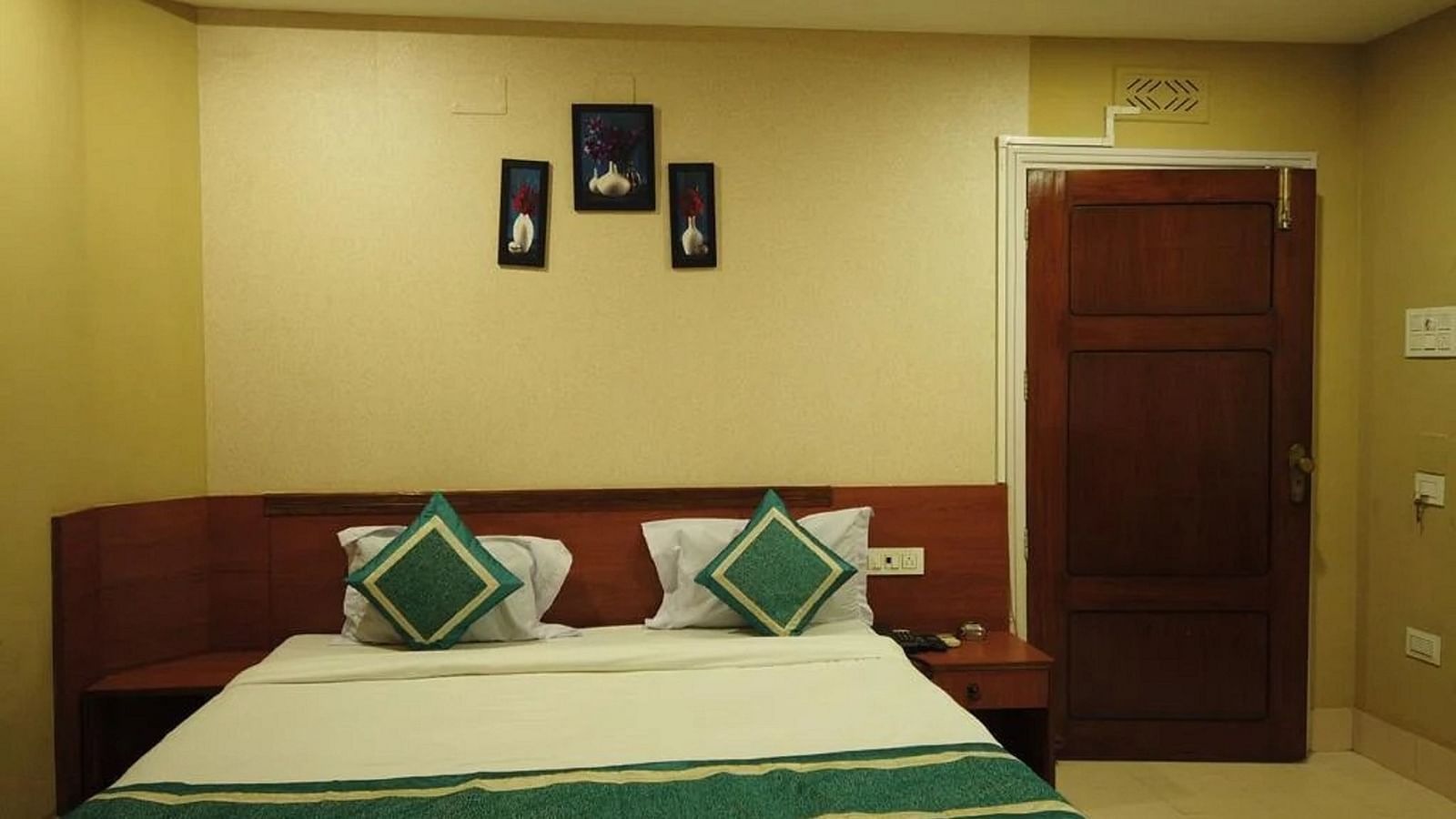 Deluxe Room in Ecotel Vinayak