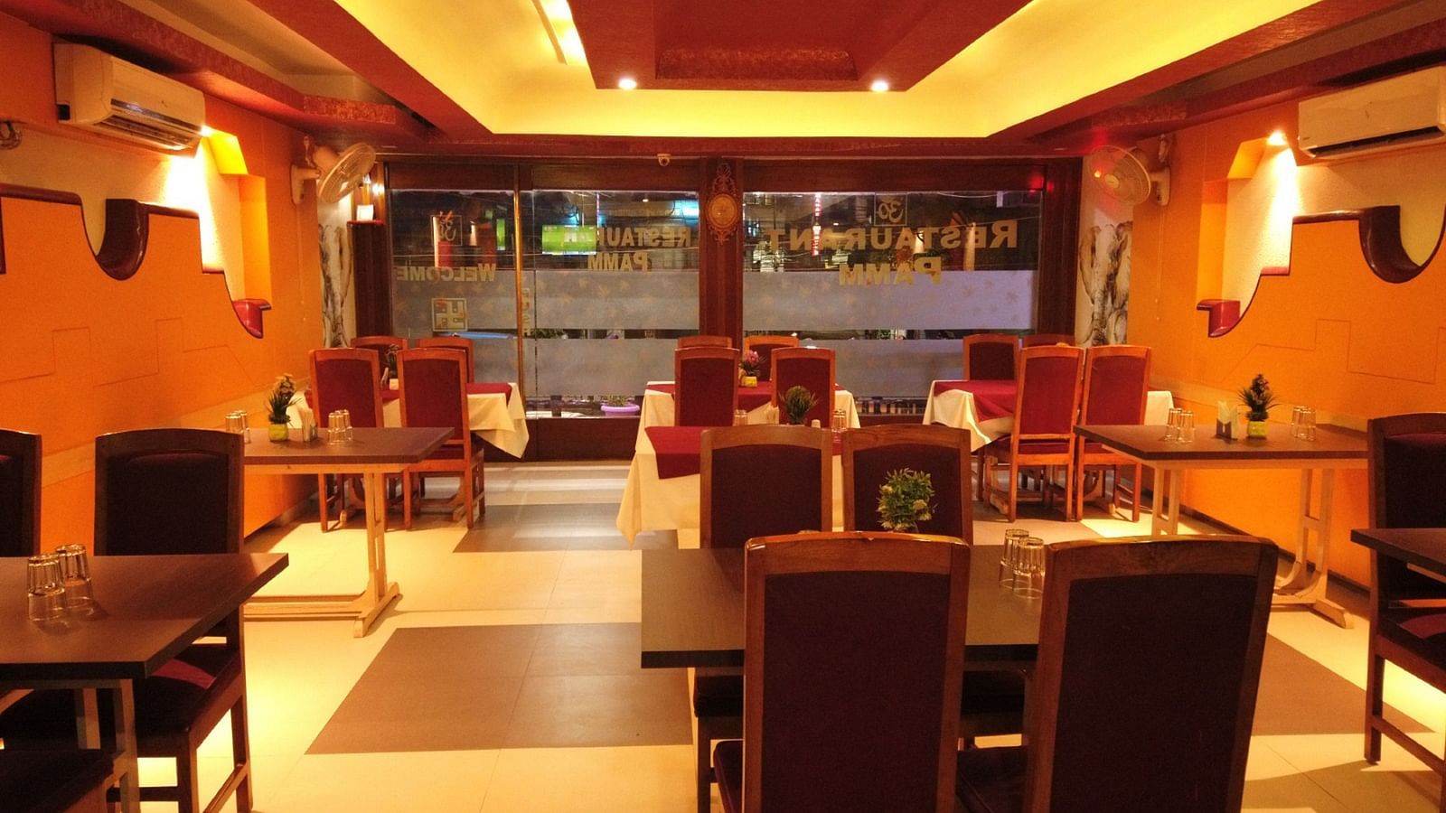 Restaurant in Ecotel Vinayak
