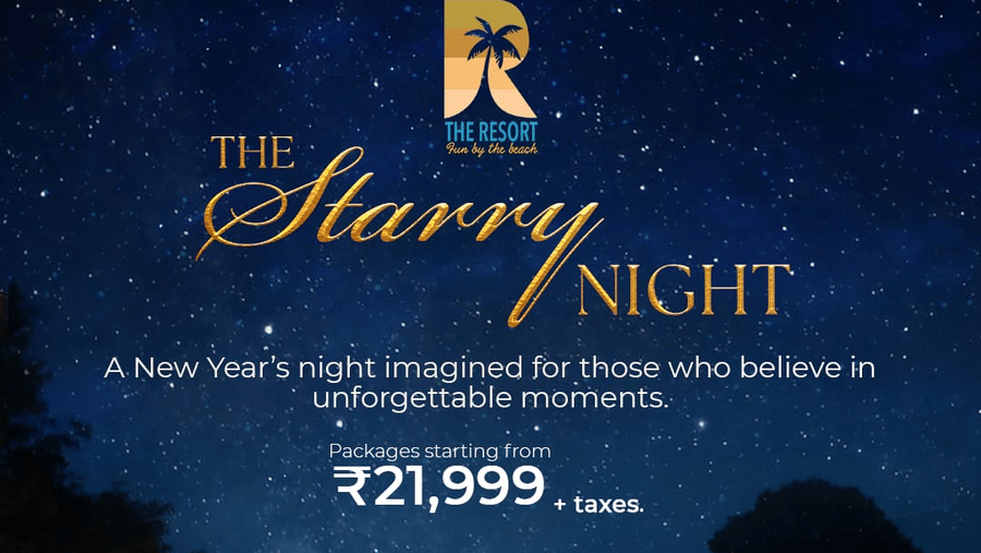 Guests enjoying candlelit outdoor dinner with live band on stage under a star-filled night sky at The Resort’s Starry Night New Year celebration.