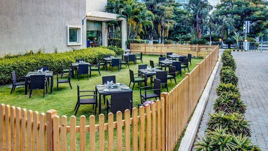 outdoor-restaurant2
