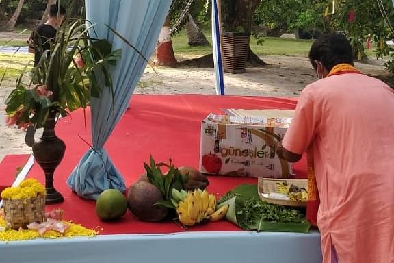 a man placing fruits on the wedding stage