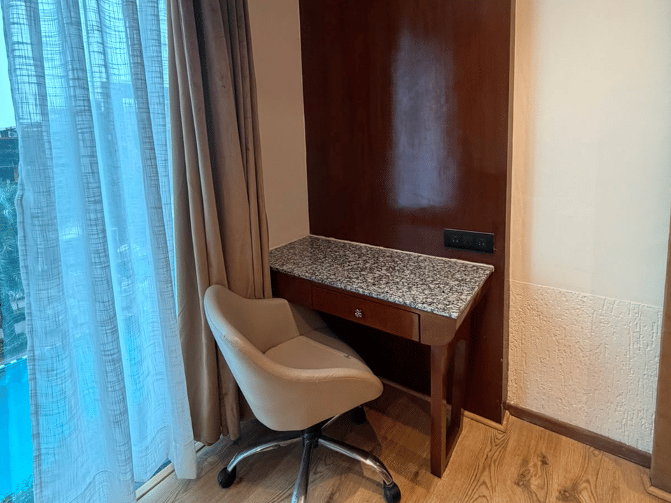 Skyline by Miraya, Deluxe Room, Work desk overlooking the pool