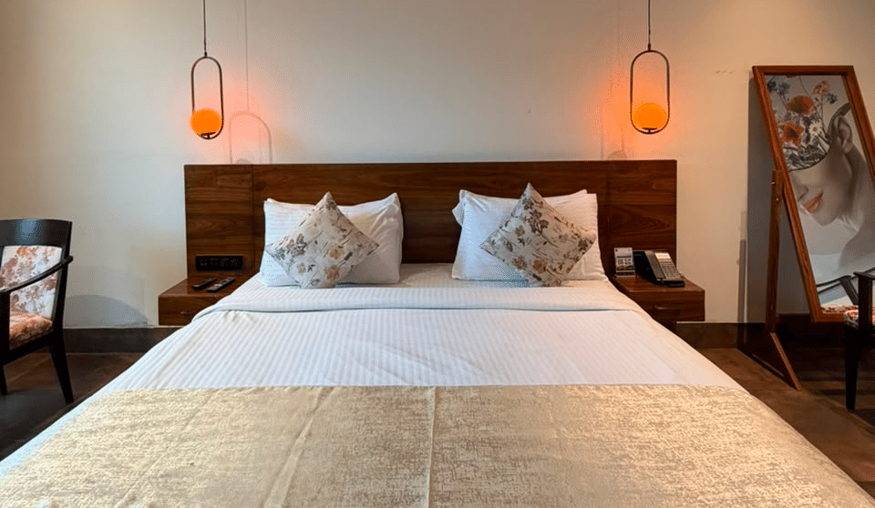 Club Executive Room with a king bed and gold runner beneath twin amber pendant lights