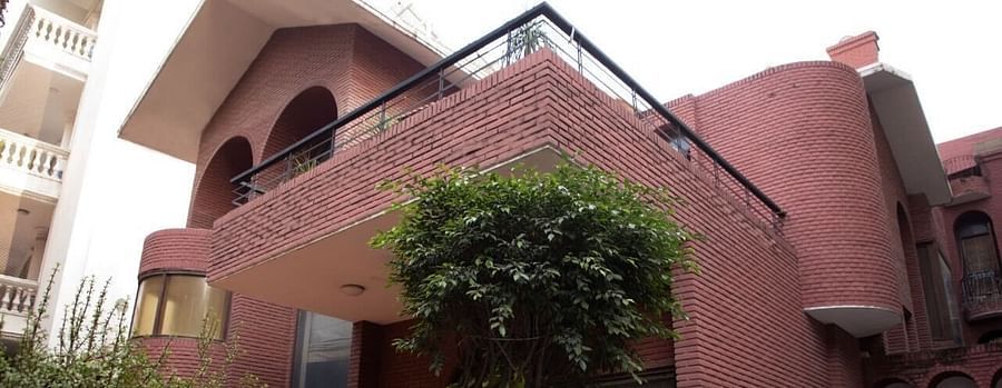 Facade of Redbrick home by earthaa escapes 2