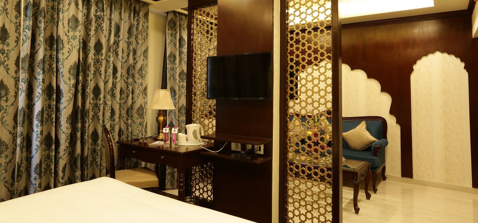 suite room at comfort inn sapphire, jaipur