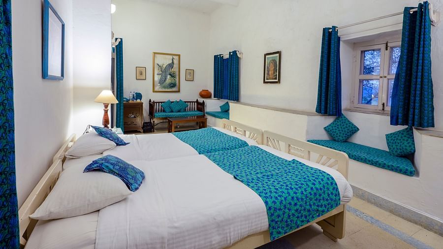 Hill Fort Kesroli 14th Century Alwar - interior view of the Mayur Mahal - Countryside View room with blue decor, air conditioner and king size bed 