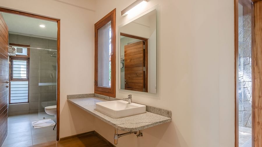 The Birchwood Retreat - view of villa bathroom