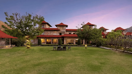 best-hotels-for-weddings-in-udaipur w 1200