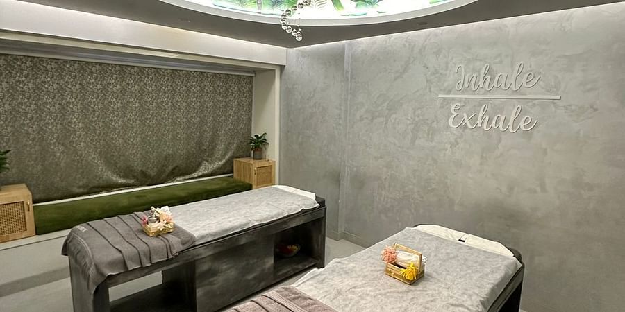 Image of two spa beds at Sorin taken from a wide angle