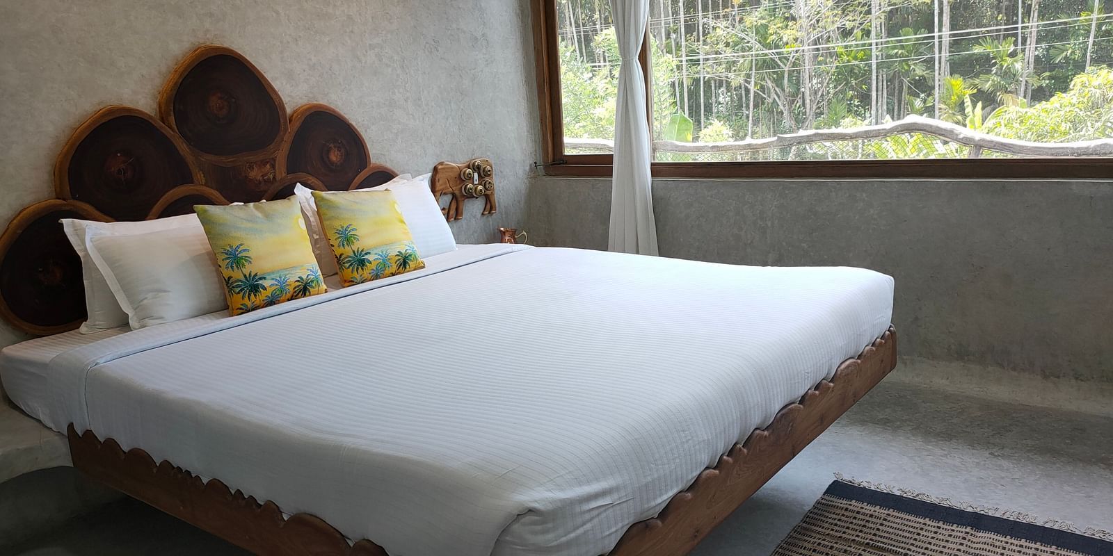 Yellowfin-1-Spacious 250 sq. ft. Deluxe Yellowfin Room offering comfort for up to 2 guests.