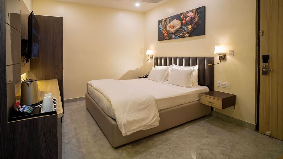 A comfy room with plushy bed at Mastiff Select Medha Plaza, Deoghar