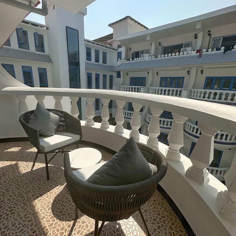 two chairs with cushions with a coffee table in the Balcony in one of the rooms at Azalea By Stone Wood Premier, Orlim