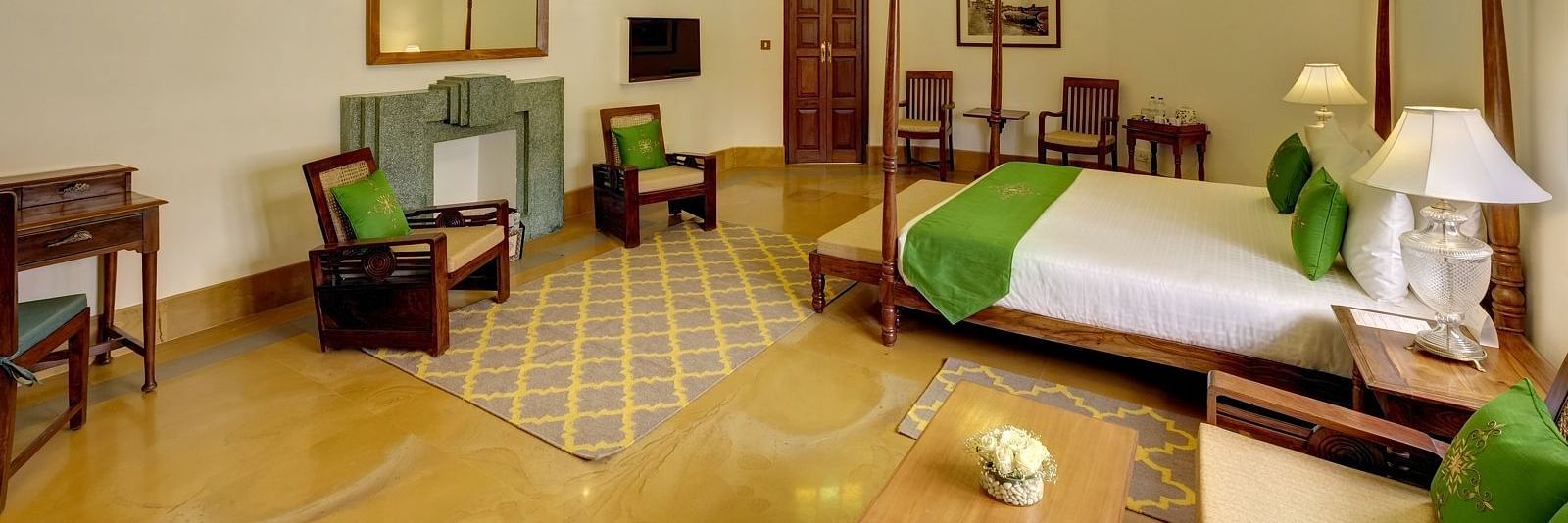 Heritage Suite with a double bed at Saraca Hotel, Lucknow