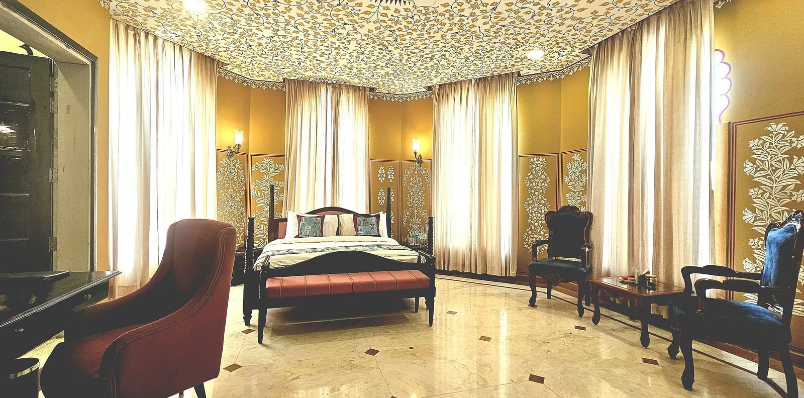 MEERA SUITE BEDROOM 1 (1)